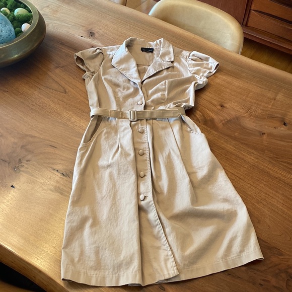Max and Cleo very pretty button down belted dress.  Size S. DRESS HAS POCKETS - Picture 2 of 9